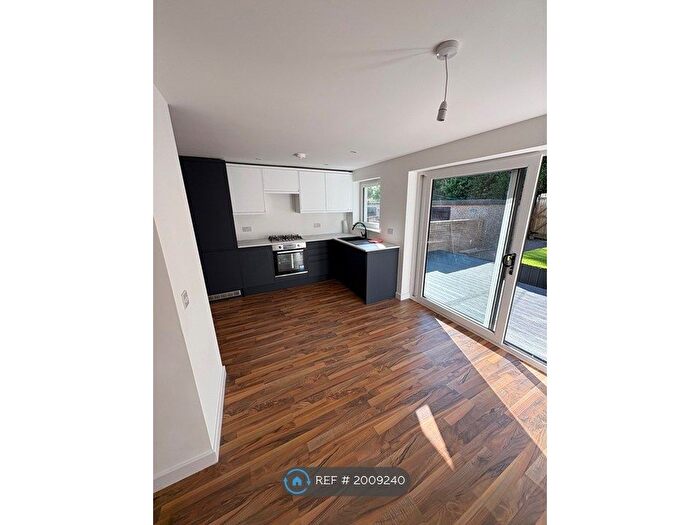 4 Bedroom Terraced House To Rent In Spey Road, Glasgow, G61