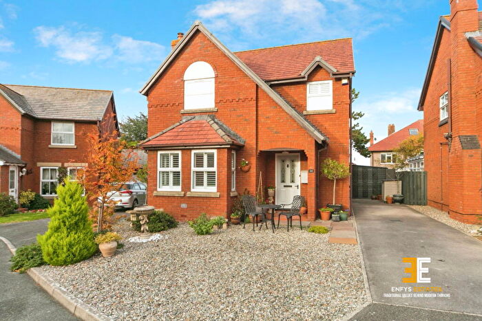 4 Bedroom Detached House For Sale In The Cloisters, Rhos On Sea, LL28