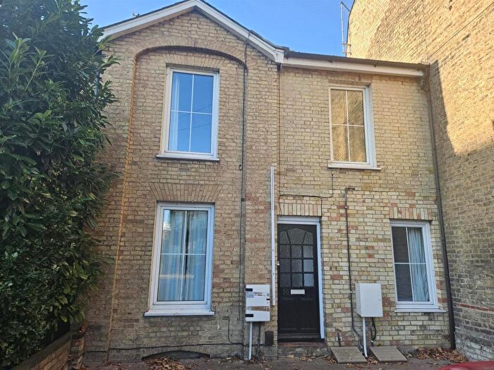 2 Bedroom House To Rent In Rooms Available At Newmarket Road, Cambridge, CB5