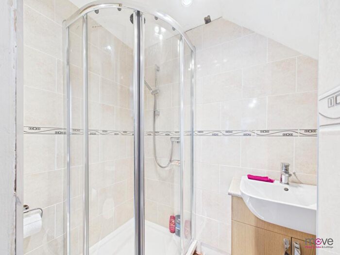 5 Bedroom Semi-Detached House For Sale In Marsh Gardens, Cheltenham, GL51