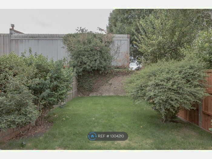 3 Bedroom Flat To Rent In Marsala Road, London, SE13