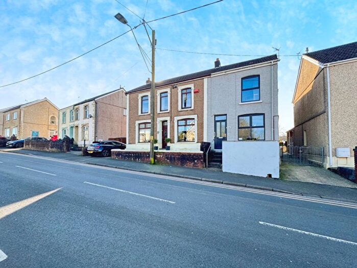 3 Bedroom Semi-Detached House For Sale In High Street, Grovesend, Swansea, West Glamorgan, SA4