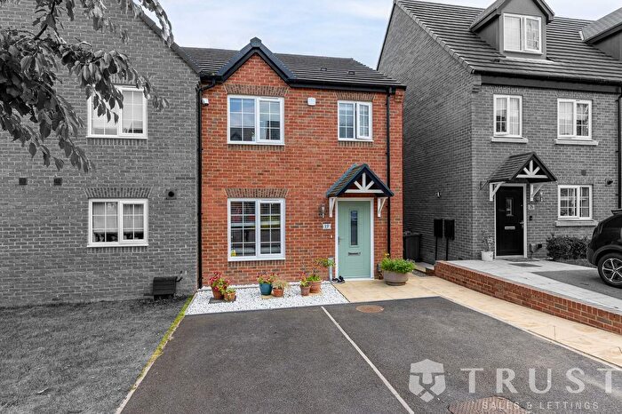 3 Bedroom Semi-Detached House For Sale In Lavender Court, Mirfield, WF14