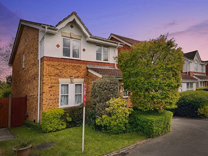 3 Bedroom Detached House For Sale In Lincoln Close, Ash Vale, Surrey, GU12