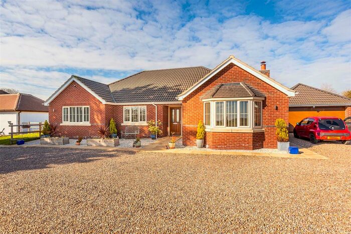 3 Bedroom Detached Bungalow For Sale In Sleaford Road, Cranwell Village, Sleaford, NG34