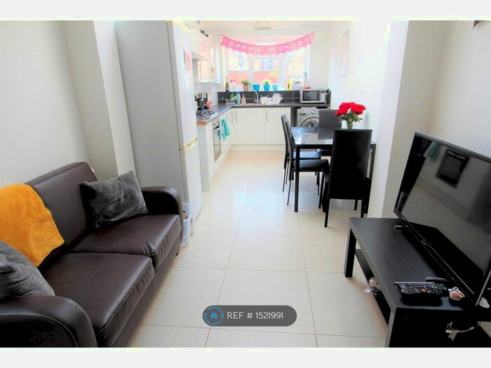 5 Bedroom Terraced House To Rent In Norris Road, Reading, RG6