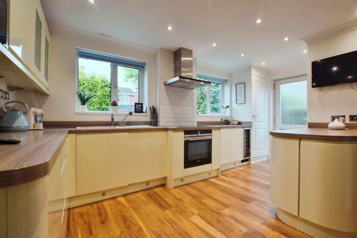 4 Bedroom Detached House For Sale In Sorrel Drive, Hull, HU5