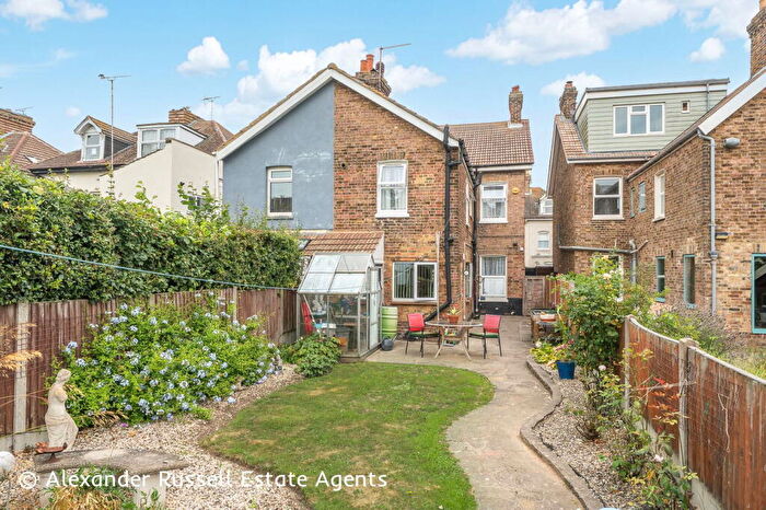 3 Bedroom Semi-Detached House For Sale In Osborne Road, Broadstairs, CT10