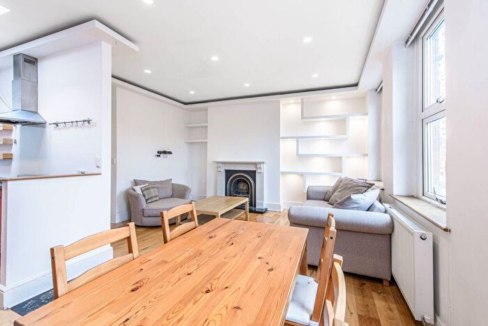 2 Bedroom Flat To Rent In Cricklewood Broadway, Cricklewood, London, NW2