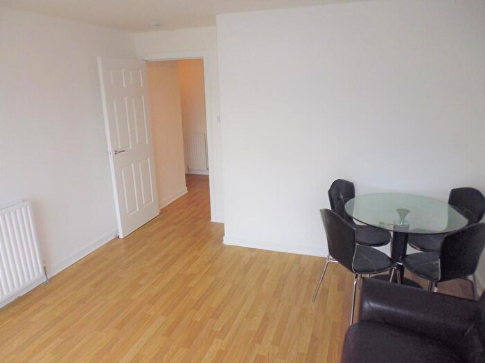 2 Bedroom Apartment To Rent In Hamiltonhill Gardens, Glasgow, G22