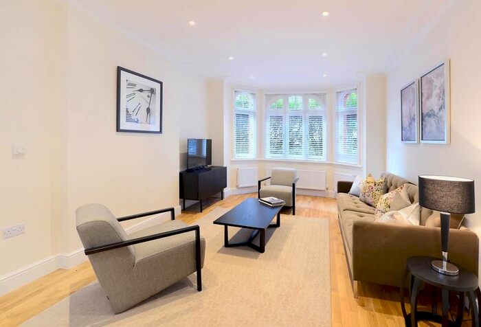 1 Bedroom Flat To Rent In Hamlet Gardens, London, W6