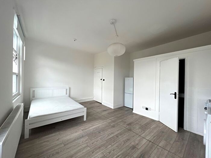 1 Bedroom Studio To Rent In Stoke Newington Road, London, N16
