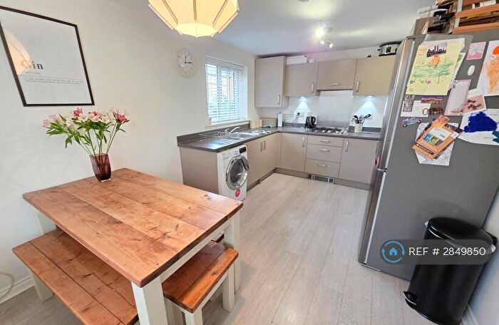 3 Bedroom Semi Detached House To Rent In Heatherfields Crescent, Doncaster, DN11