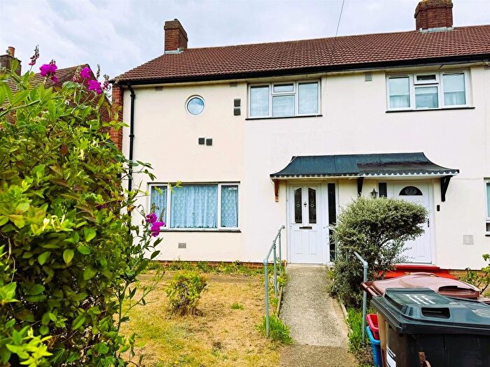 3 Bedroom End Terrace House For Sale In Renfrew Road, Hounslow, TW4