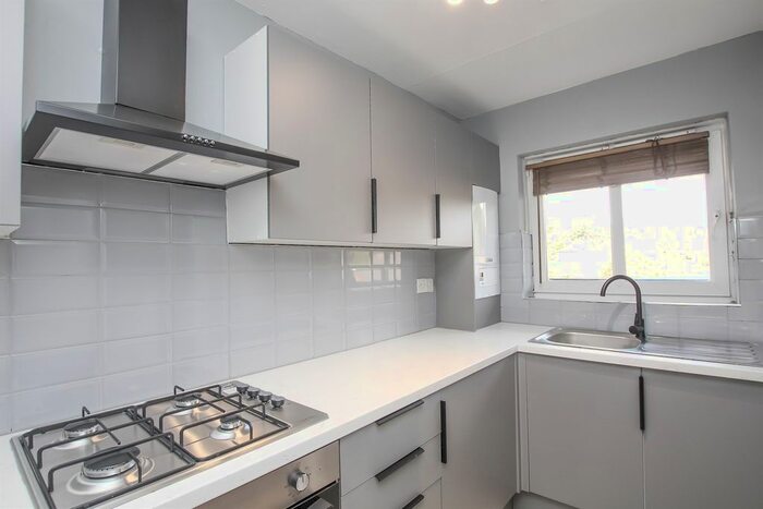 2 Bedroom Flat To Rent In Golderton, Prince Of Wales Close, Hendon, NW4