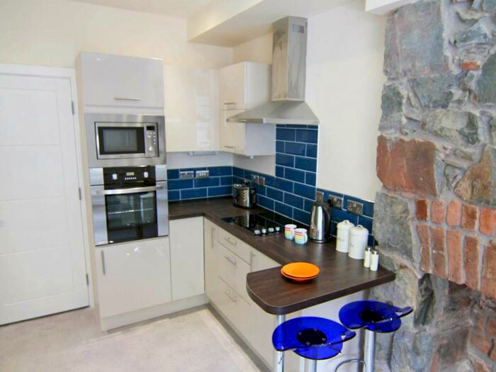 1 Bedroom Flat To Rent In High Street, Bangor, Gwynedd, LL57