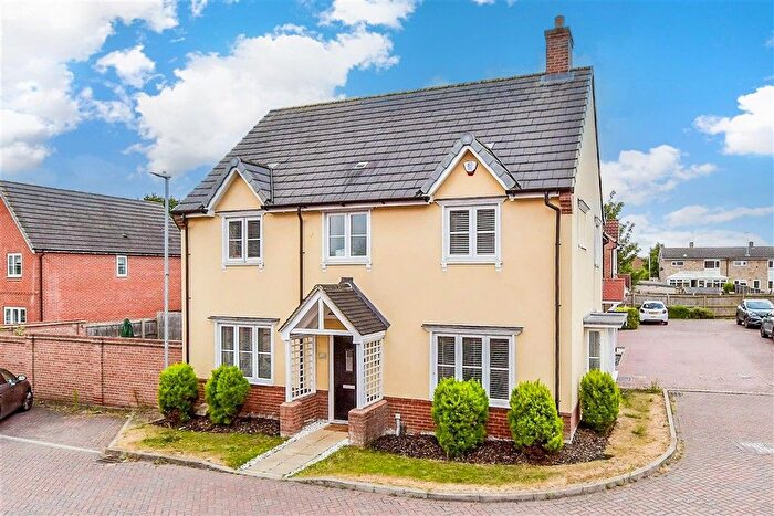 4 Bedroom Detached House For Sale In Abingdon Close, Laindon, Basildon, Essex, SS15