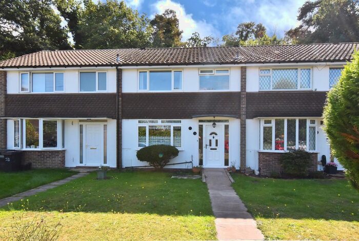 3 Bedroom Flat To Rent In Sandrock Place, Croydon, CR0