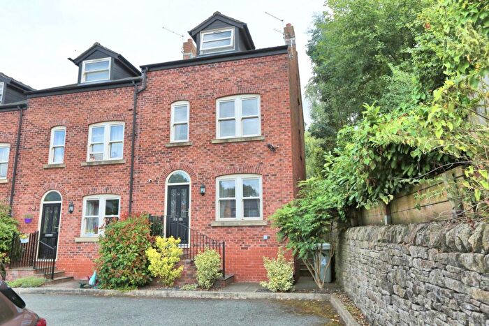 3 Bedroom Town House To Rent In Dale Street, Macclesfield, SK10