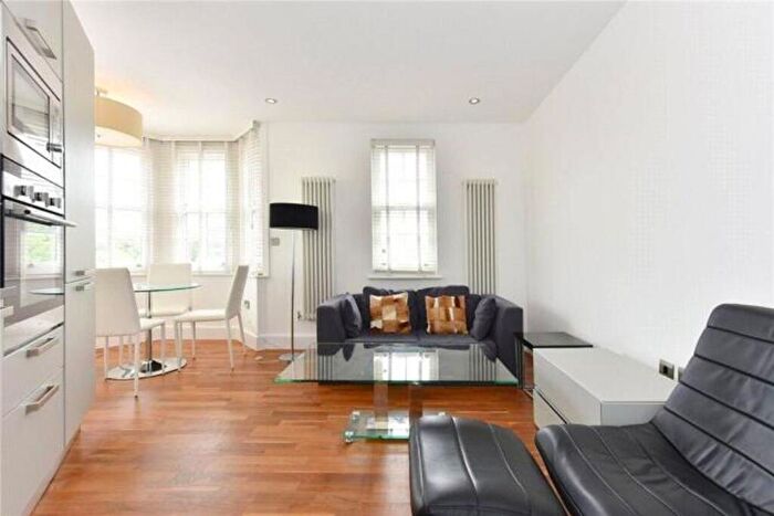 2 Bedroom Apartment To Rent In Golders Green Crescent, Golders Green, NW11