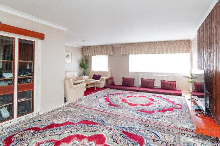 3 Bedroom Apartment For Sale In Lodge Close, Edgware, HA8
