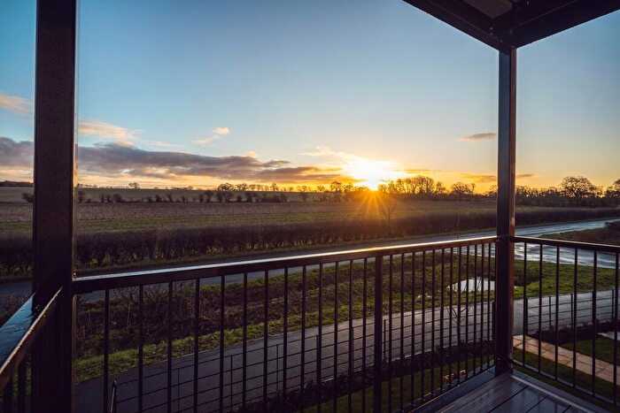 2 Bedroom Apartment For Sale In Willington Down, Didcot, OX11