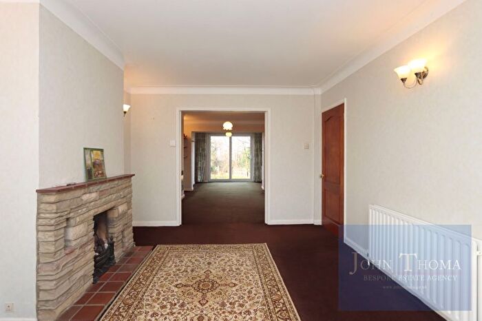 3 Bedroom Semi-Detached House For Sale In Whitehall Close, Chigwell, IG7
