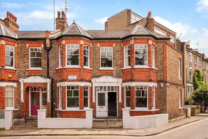 3 Bedroom Flat To Rent In Vale Of Health, Hampstead, NW3