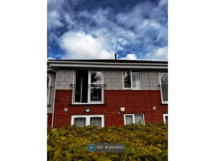 2 Bedroom Flat To Rent In Oakdale Road, Poole, BH15