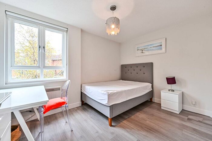 2 Bedroom Flat To Rent In Reachview Close, Camden, London, NW1