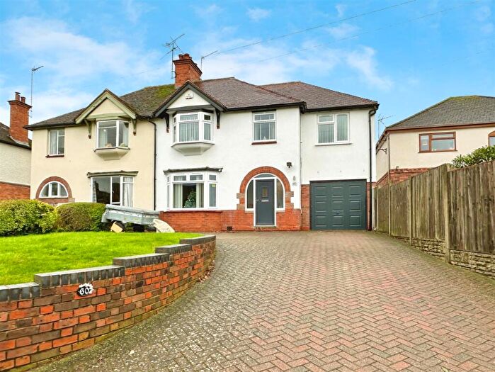 4 Bedroom Semi-Detached House For Sale In Birmingham Road, Alcester, B49