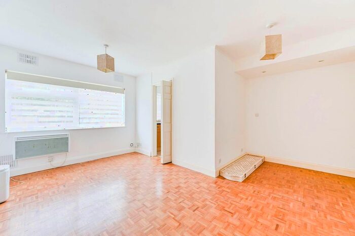 Studio To Rent In September Way, Stanmore, HA7