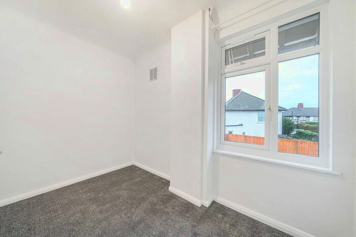 3 Bedroom Semi-Detached House To Rent In Leafy Oak Road, Grove Park, London, SE12