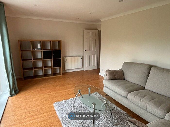 2 Bedroom Flat To Rent In Riddell Court, London, SE5