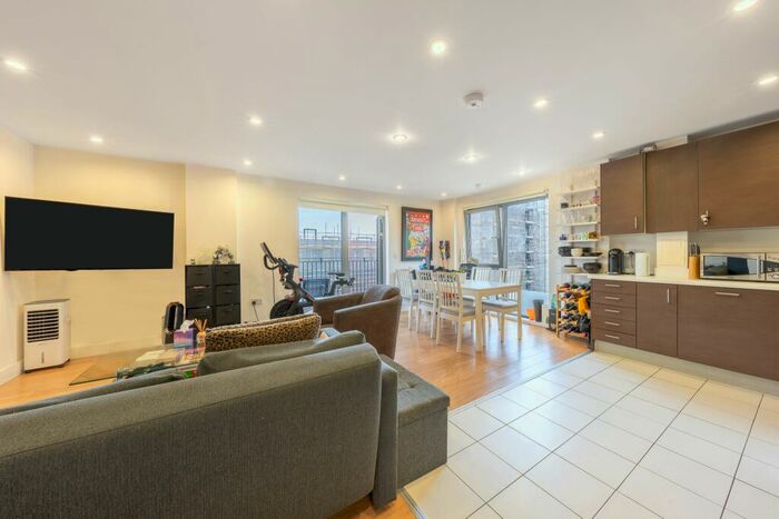 2 Bedroom Apartment To Rent In Flat, Hodgeson House, Christian Street, London, E1