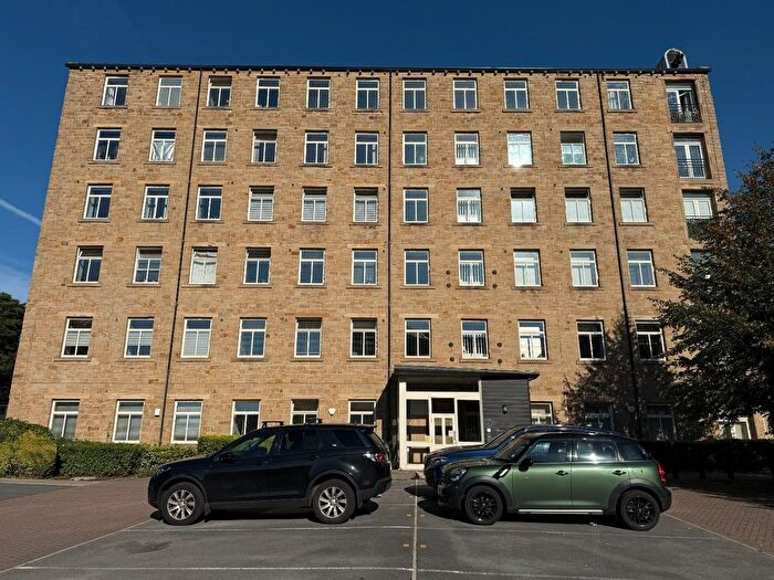 2 Bedroom Flat For Sale In Textile Street, Dewsbury, WF13