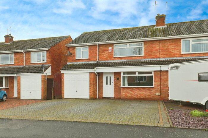 4 Bedroom Semi-Detached House For Sale In Chapel Road, Kempsey, Worcester, WR5