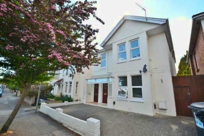 2 Bedroom Flat To Rent In Bingham Road, Winton, Bournemouth, BH9
