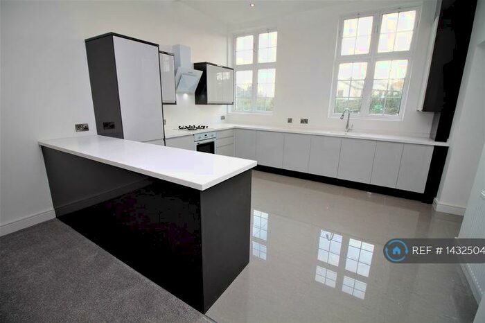 1 Bedroom Flat To Rent In Village Road, Wirral, CH63
