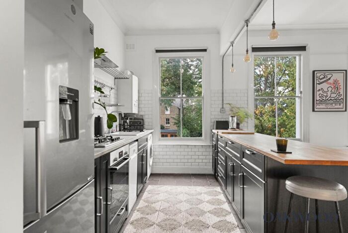 1 Bedroom Flat For Sale In Cazenove Road, London, N16