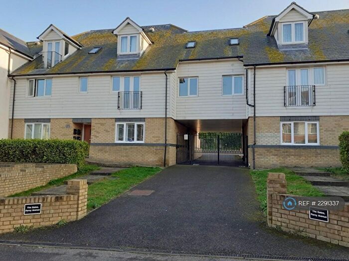 2 Bedroom Flat To Rent In Kingsgate, Broadstairs, CT10