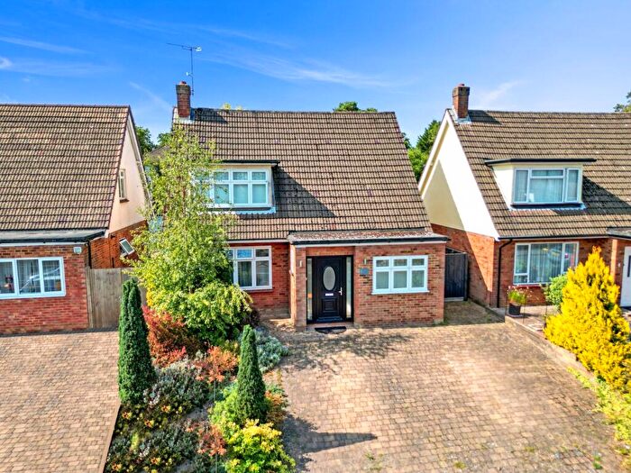 4 Bedroom Detached House To Rent In Surrey, KT15