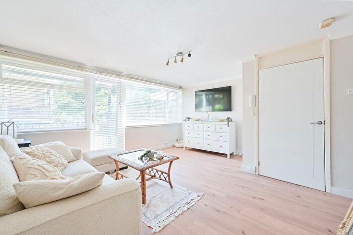 2 Bedroom Flat To Rent In Chaulden House Gardens, , Hemel Hempstead, HP1