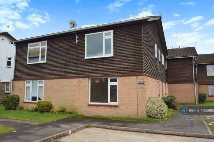 1 Bedroom Maisonette To Rent In Holmedale, Slough, SL2