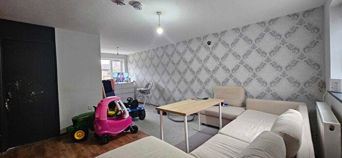 3 Bedroom Semi-Detached House To Rent In Makepeace Road, Northolt, UB5