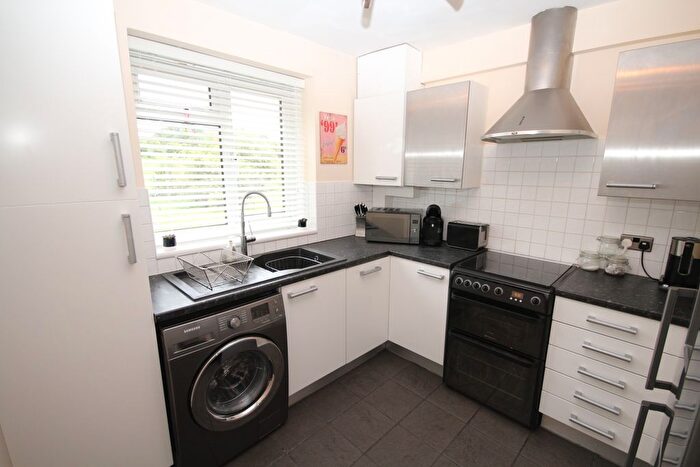 2 Bedroom Flat To Rent In Upper Wickham Lane, Welling, DA16