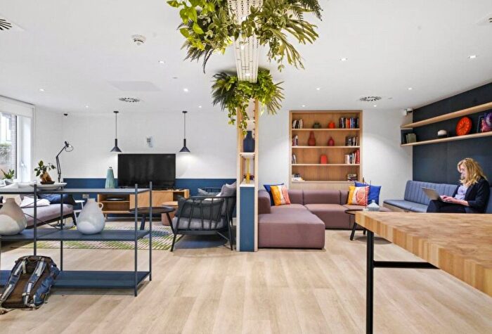 3 Bedroom Flat To Rent In Rathbone Street, London, W1T