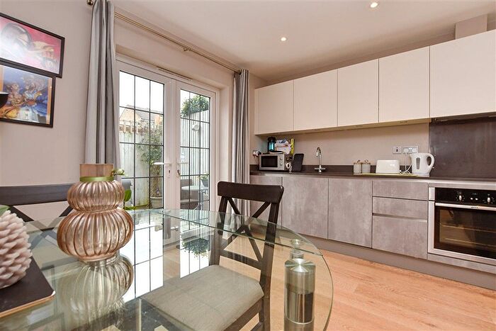 1 Bedroom Maisonette For Sale In Norwood Road, Effingham, Surrey, KT24