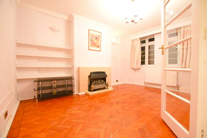 2 Bedroom Flat To Rent In Townshend Court, Townshend Road, London, NW8