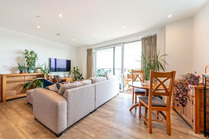 2 Bedroom Flat For Sale In Beck Square, Leyton, London, E10